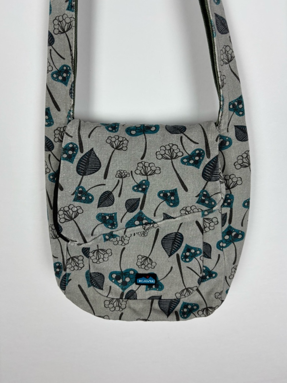 KAVU Secret Squirrel Purse Canvas Crossbody - Picture 3 of 8